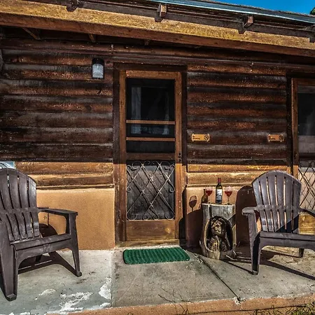 Apache Village 9, Queen Bed, Midtown, Pet Friendly, Sleeps 2